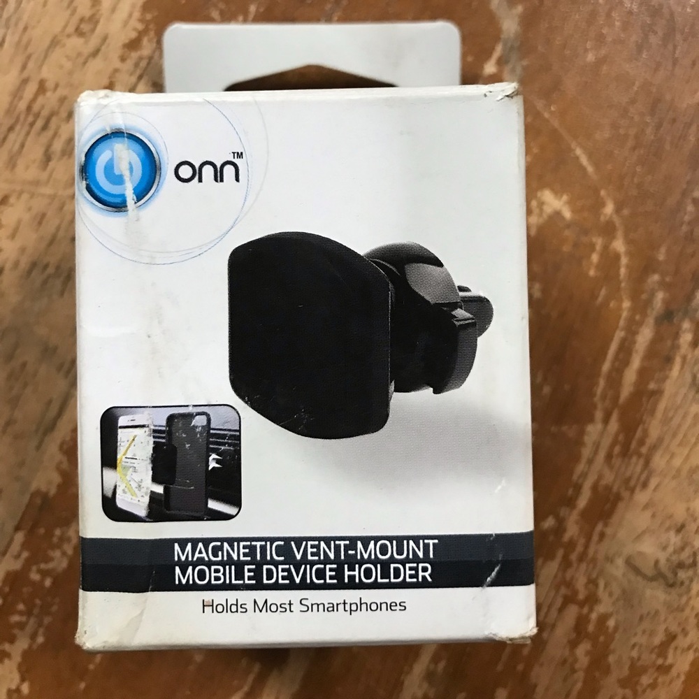 Magnetic mobile device mount